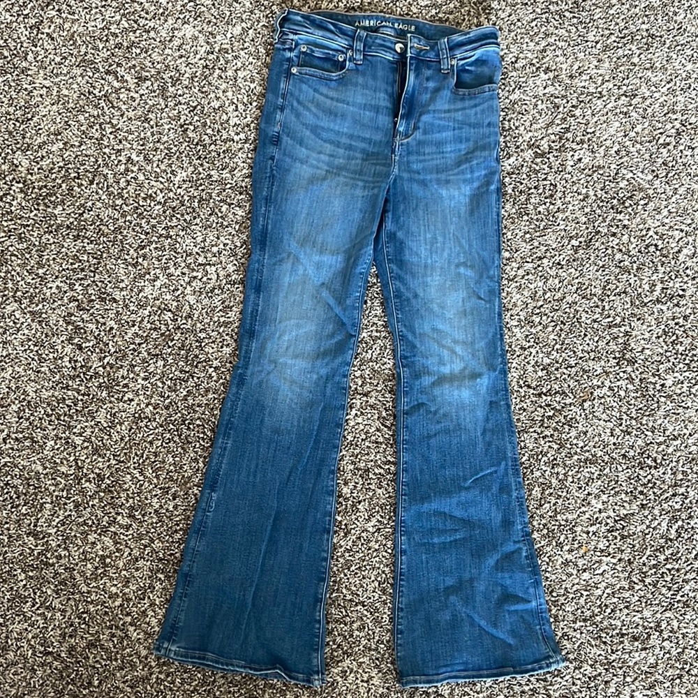 AMERICAN EAGLE SUPER HIGH RISE FLARE JEAN